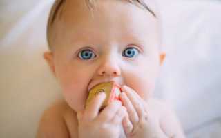 Почему при прорезывании молочного зуба у ребенка на десне появилась синяя или черная гематома?
